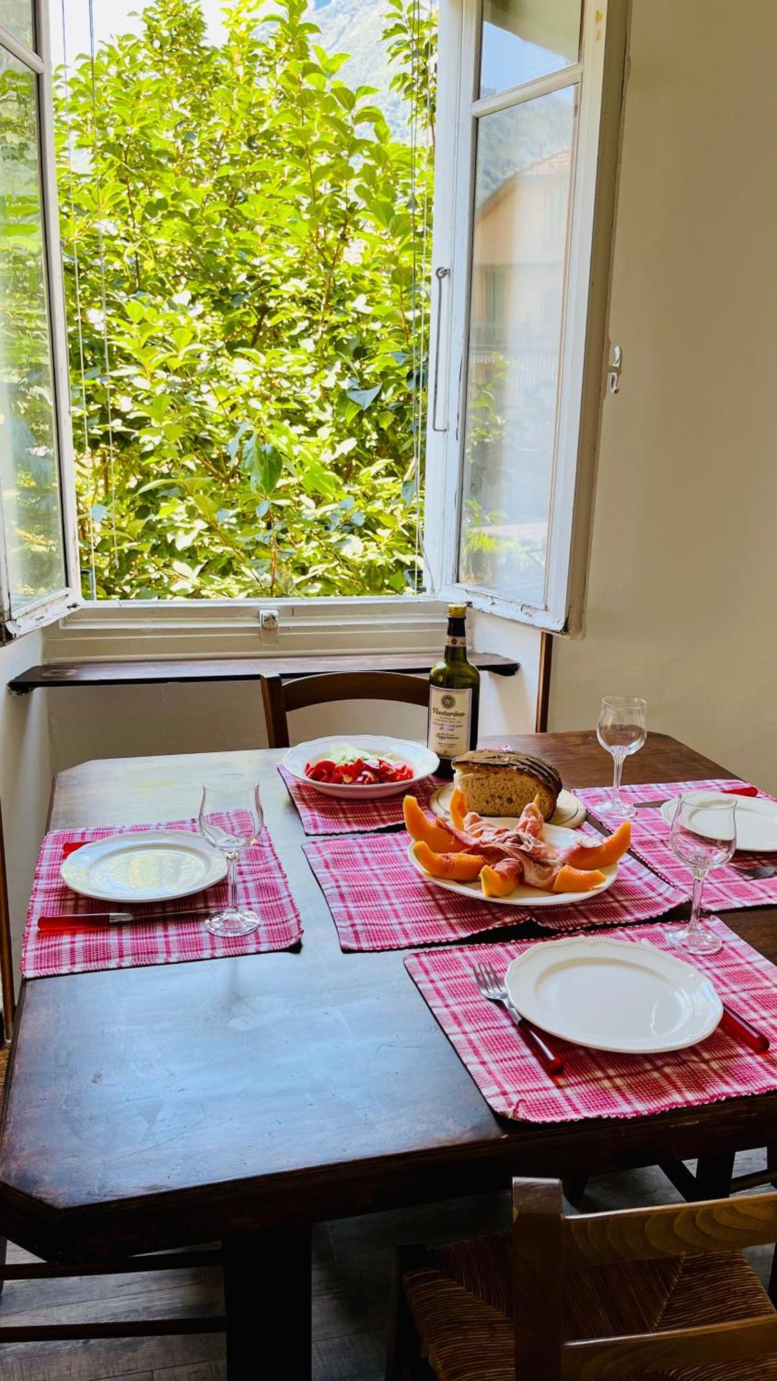 Antica Casa Storica Con Giardino Lejlighed Domodossola Eksteriør billede